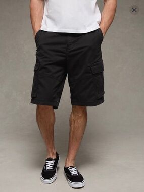 NWT American eagle black extreme flex longer length cargo shorts size 30 (209)
